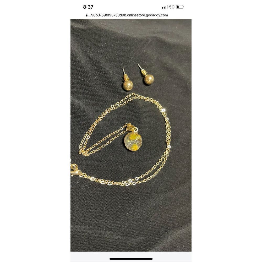 Yellow stone necklace